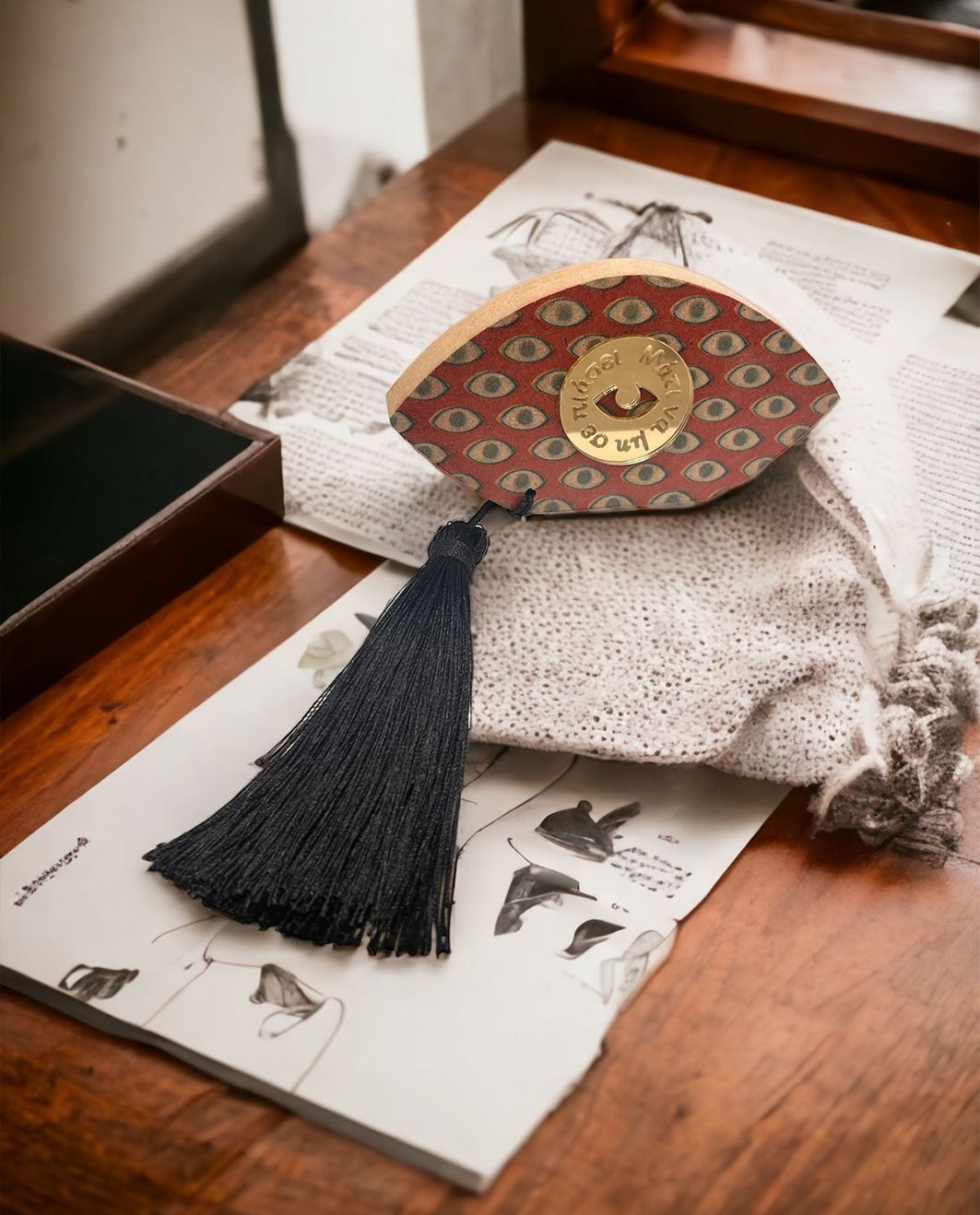 Charm Wooden Eye Bordeaux Tabletop