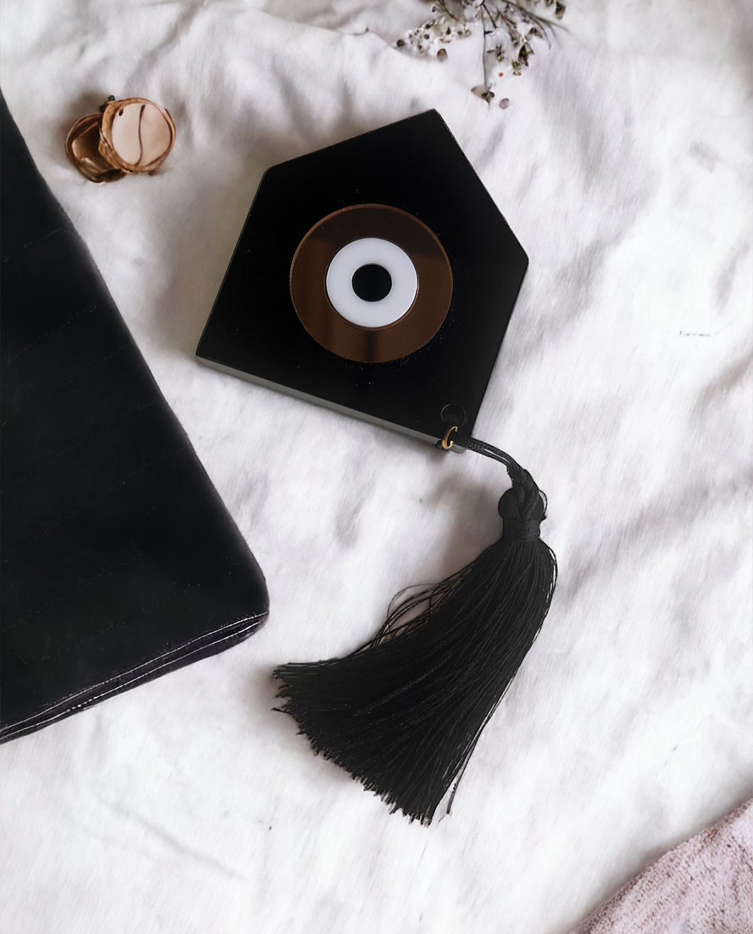 Pig House with Eye Plexiglass Tabletop