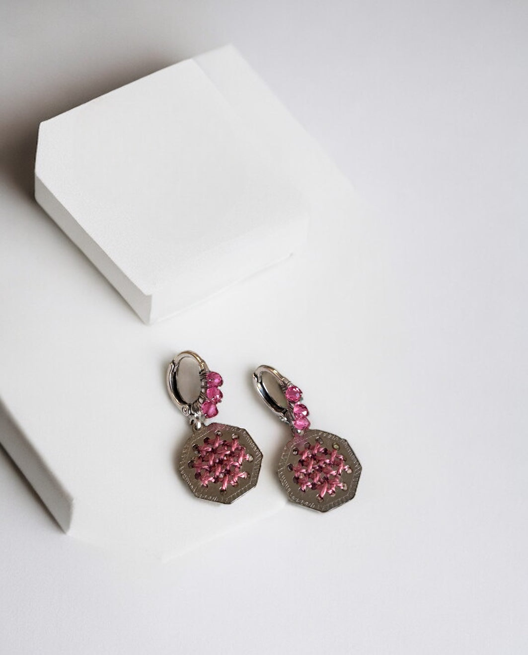 Motivo earrings